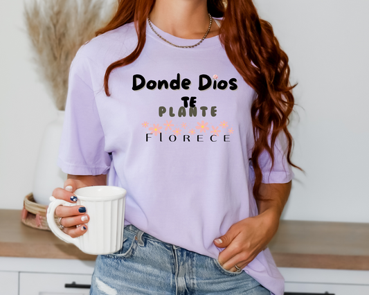 Donde Dios te plante florece-T Shirt