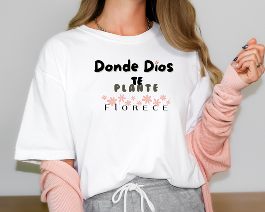 Donde Dios te plante florece-T Shirt