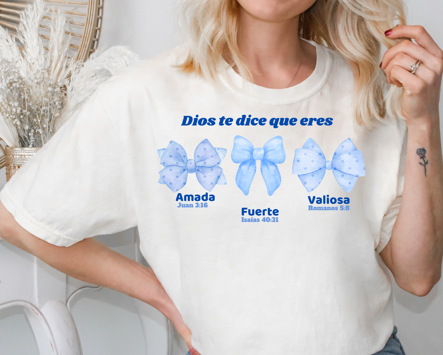 Dios te dice W/ blue bows Tshirt