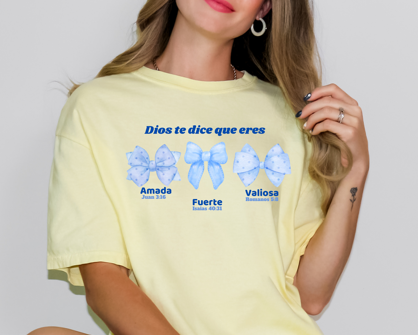 Dios te dice W/ blue bows Tshirt